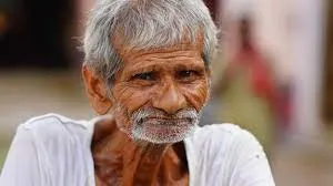 رجل مسن قبل الاون